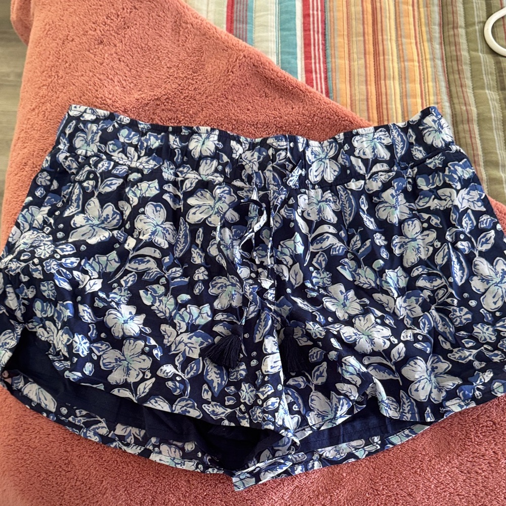 Vineyard Vines Blue Floral Women's Athletic Shorts